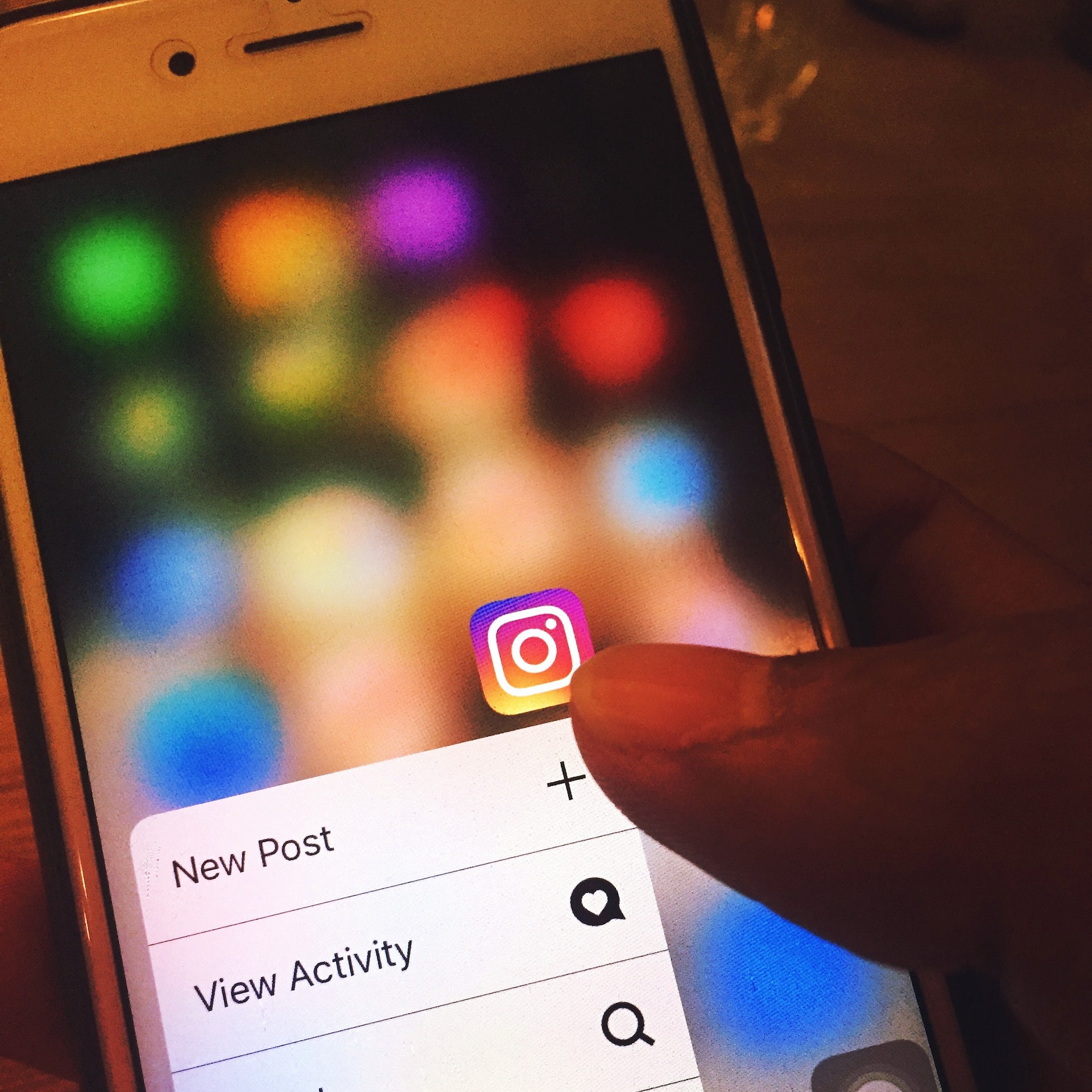 Può arrivare il momento in cui si desidera distanziarsi dai social. Ecco quindi una guida completa per la corretta cancellazione di un account Instagram.
