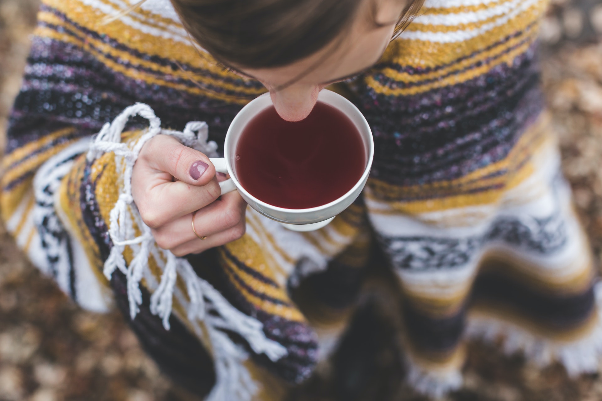 Per il mal di gola esistono alcuni alimenti che possono alleviare i sintomi e favorire la guarigione grazie alle vitamine e ai nutrienti che contengono.