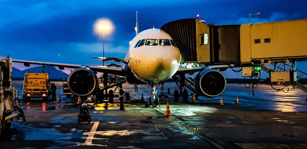 Alaska Airlines: check-in e consegna bagagli in meno di 5 minuti