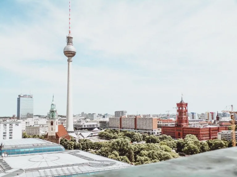 Berlino lancia “contratti sul clima” da 50 miliardi di euro per l’industria