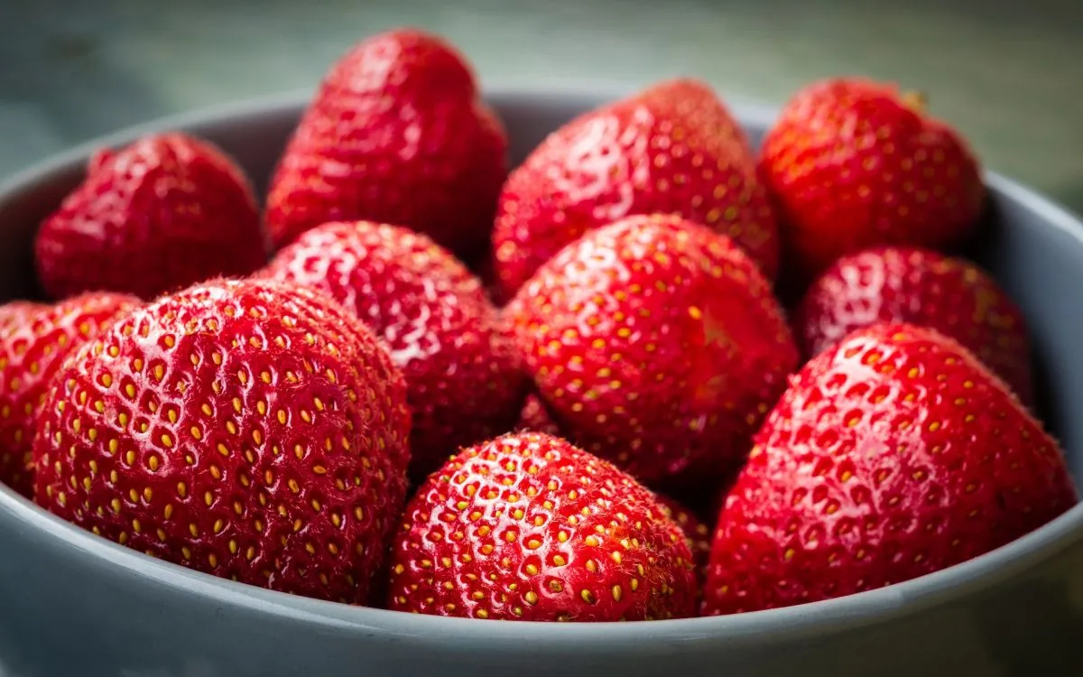 Fragole sempre più grandi: quali sono i motivi