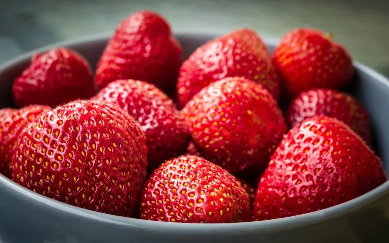 Fragole sempre più grandi: quali sono i motivi
