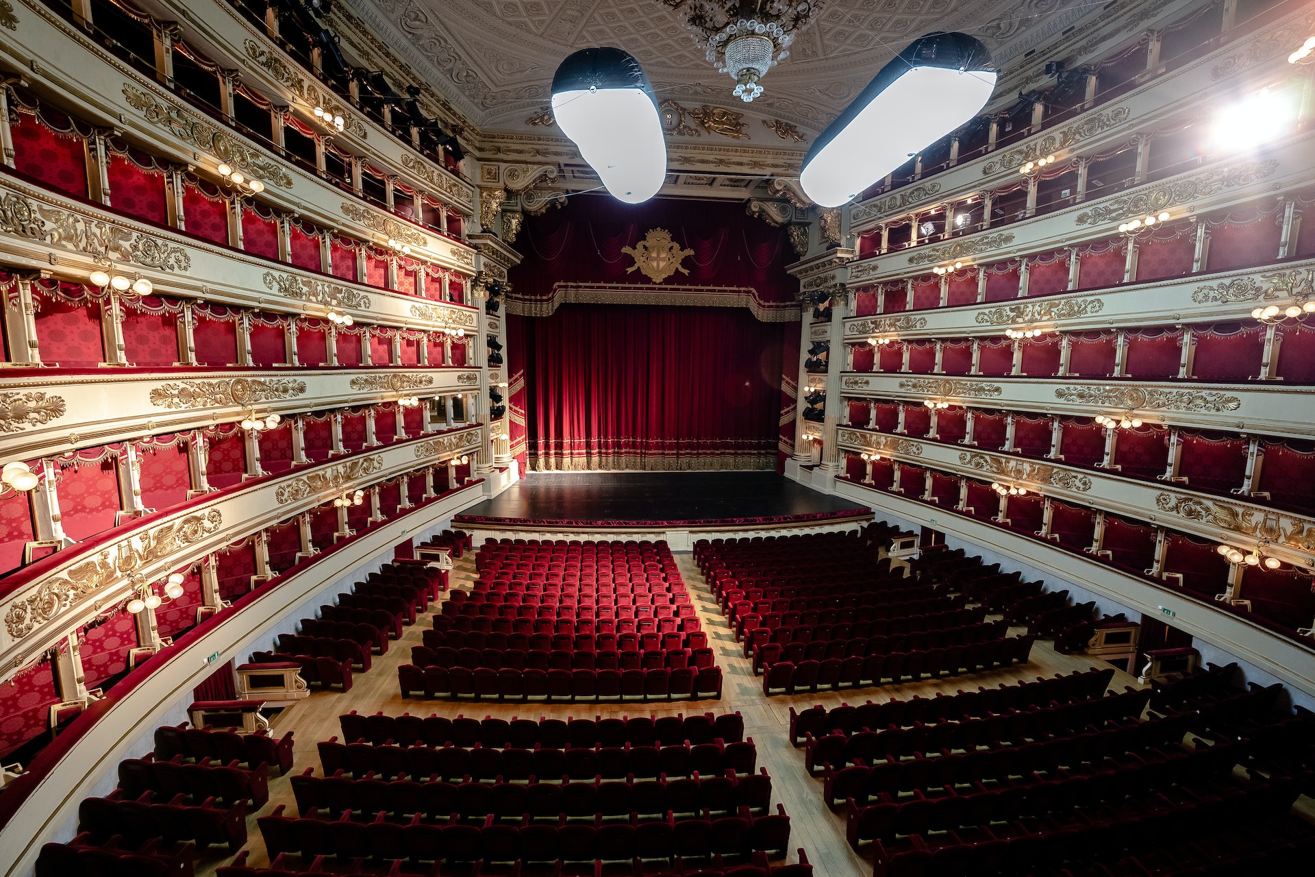 Il baritono di fama internazionale Mario Cassi ha ricevuto il prestigioso premio "Giogo d'Argento" in occasione del Premio di Teatro popolare "Il Giogo".