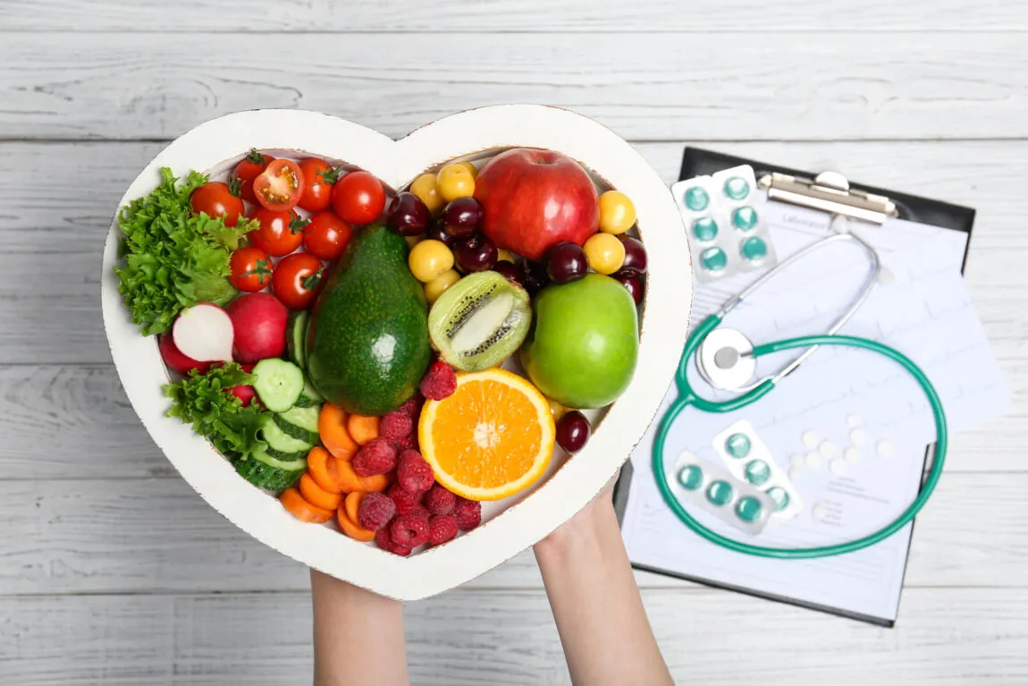 Colesterolo alto: tutta la frutta e gli alimenti da evitare