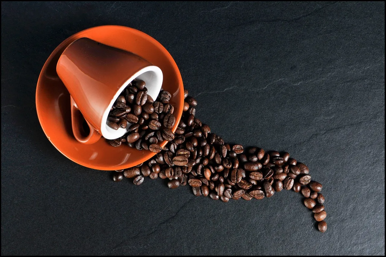 Il pericolo nascosto tra caffè e farmaci: un binomio da evitare