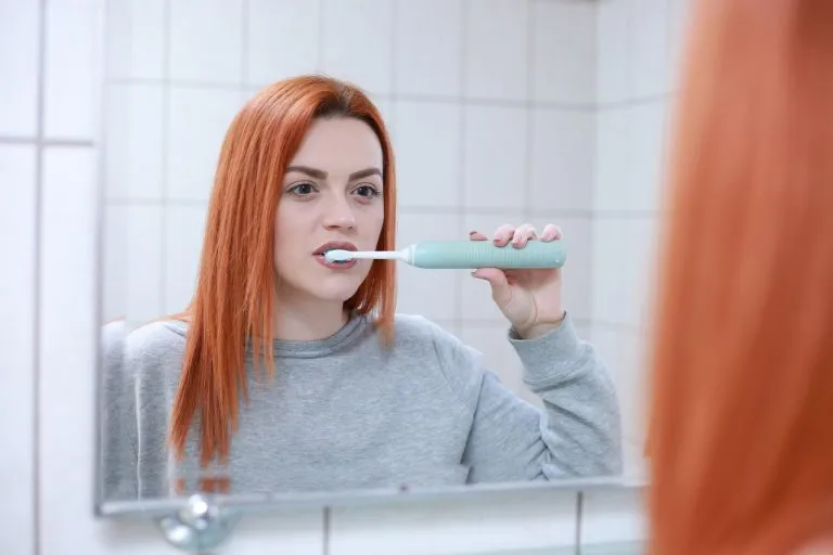 Attenzione alla pulizia ai denti collegata a grave malattia del fegato