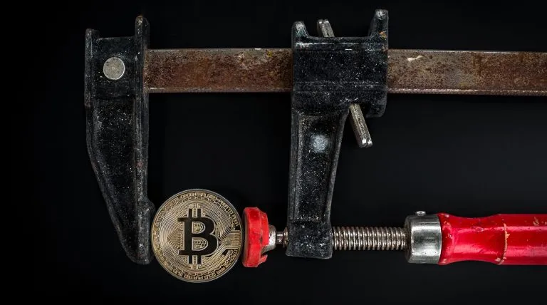 Roma: una banda ruba una macchina per i bitcoin