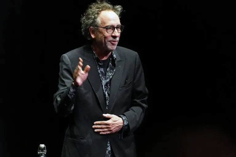 Tim Burton critica la Warner e la Disney: “Sono come le intelligenze artificiali”