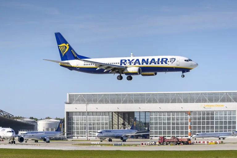 Decreto caro voli: Ryanair, Easyjet e altre dicono NO