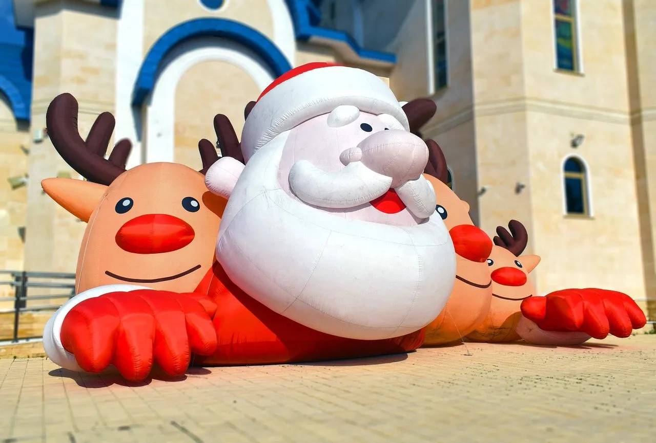 Gonfiabili natalizi: una tendenza magica per l’arredamento delle feste