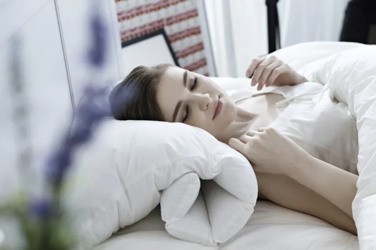 Dormo 10 ore e sono stanco: perché succede