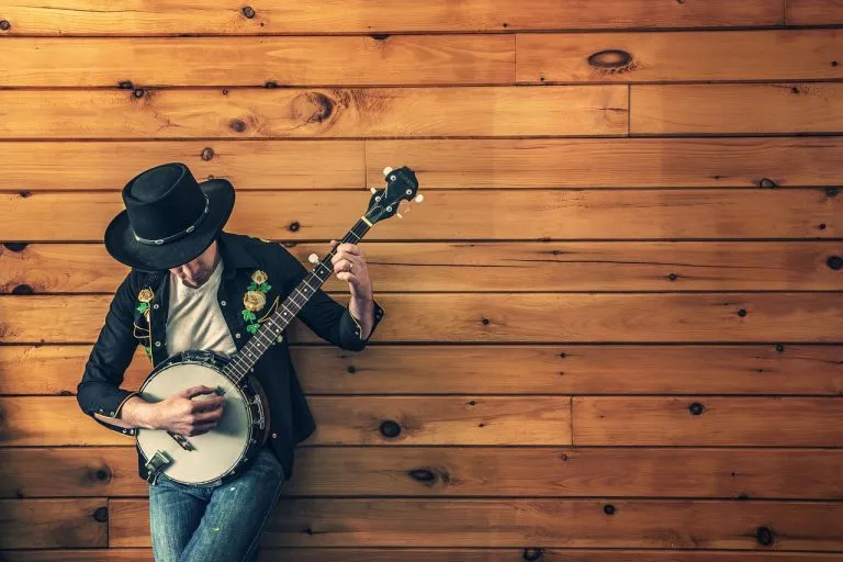 USA: Il cantante country Zach Bryan arrestato nel nord-est dell’Oklahoma